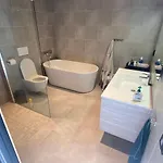 Moderne I Svandalen, - Naer Skisenter Og *