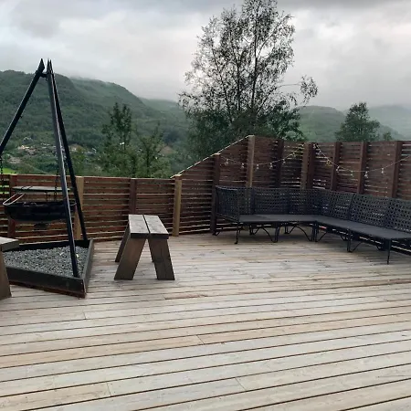Moderne I Svandalen, - Naer Skisenter Og Nyaraló