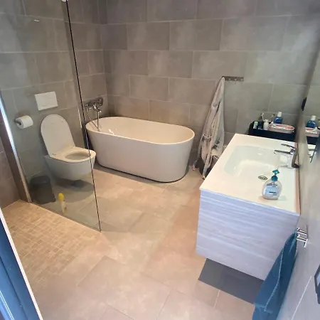 Moderne I Svandalen, - Naer Skisenter Og *