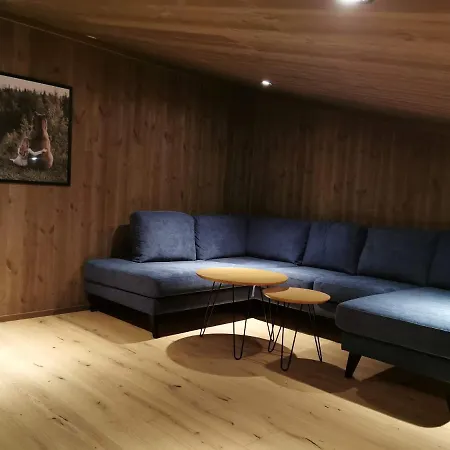 Moderne I Svandalen, - Naer Skisenter Og