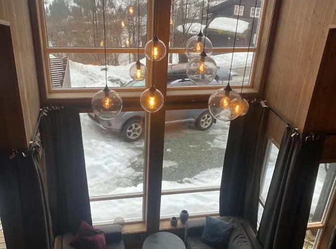 Moderne I Svandalen, - Naer Skisenter Og Vakantiehuis